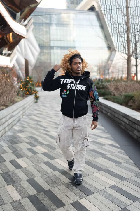 "D.R" ZIP UP